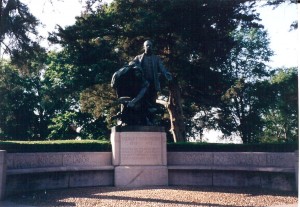 Carver monument 001